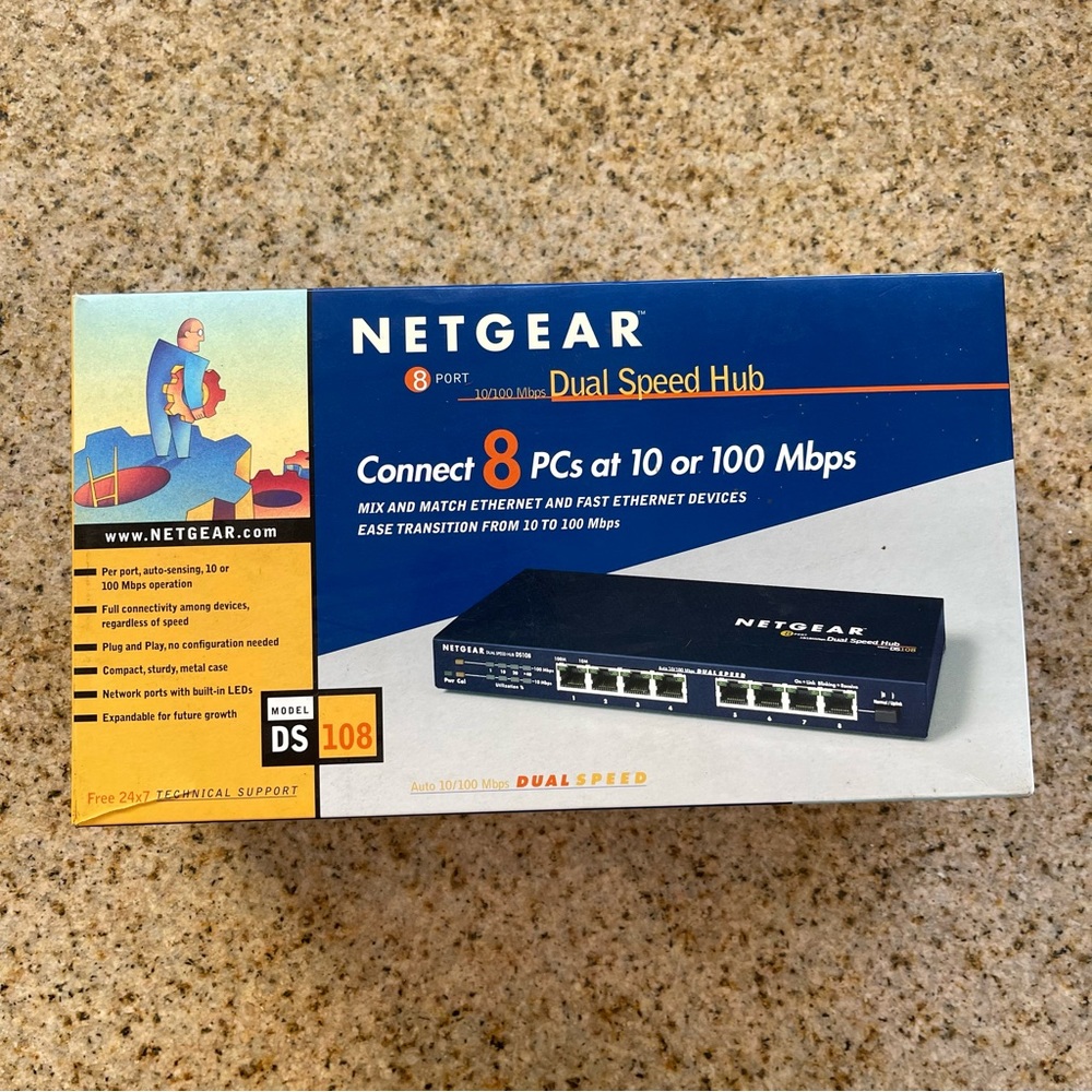 NETGEAR DS108 8 Port 10/100 Mbps Dual Speed Hub,Blue